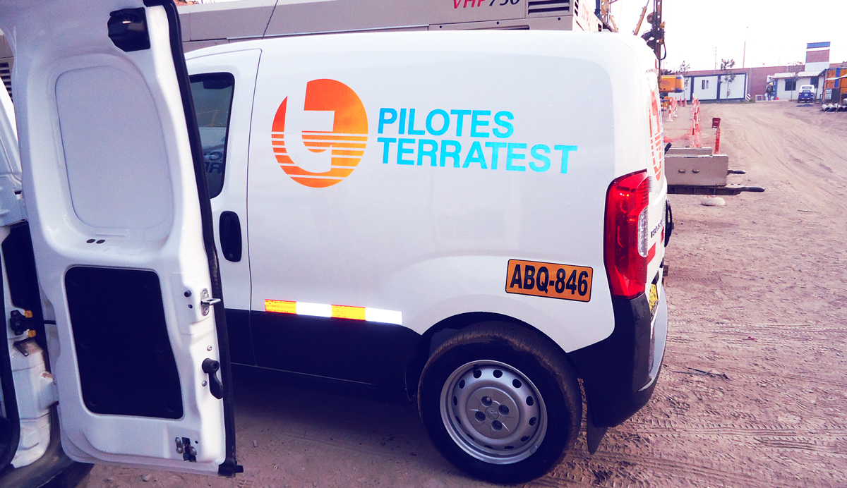 Pilotes terratest Brandeo vehicular rotulacion vehicular publicidad vehicular ploteo vehicular lima peru