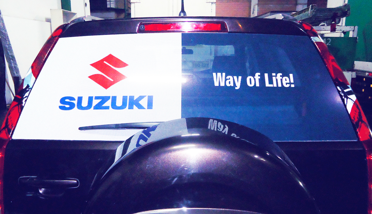 Suzuki Revestimiento vehicular rotulación vehicular vinilo impreso microperforado alta resolucion Brandeo vehicular lima peru