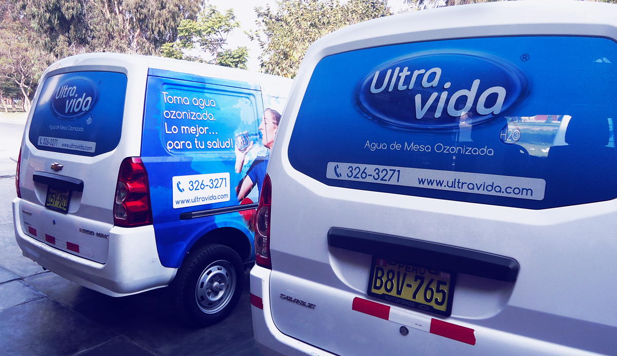 Ultra vida Revestimiento vehicular rotulación vehicular vinilo impreso microperforado Brandeo vehicular lima peru